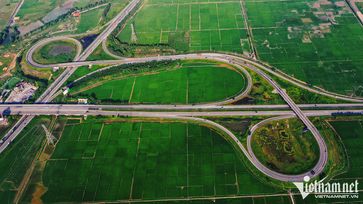 Quy mô bề rộng nền đường là 34,5m; trong đó đoạn Ninh Hiệp - Sóc Sơn dài 26,9km có bề rộng mặt đường là 21m với 4 làn xe chạy và 2 làn xe dừng khẩn cấp; đoạn Sóc Sơn - Thái Nguyên dài gần 37km có bề rộng mặt đường 18m với 4 làn xe chạy.