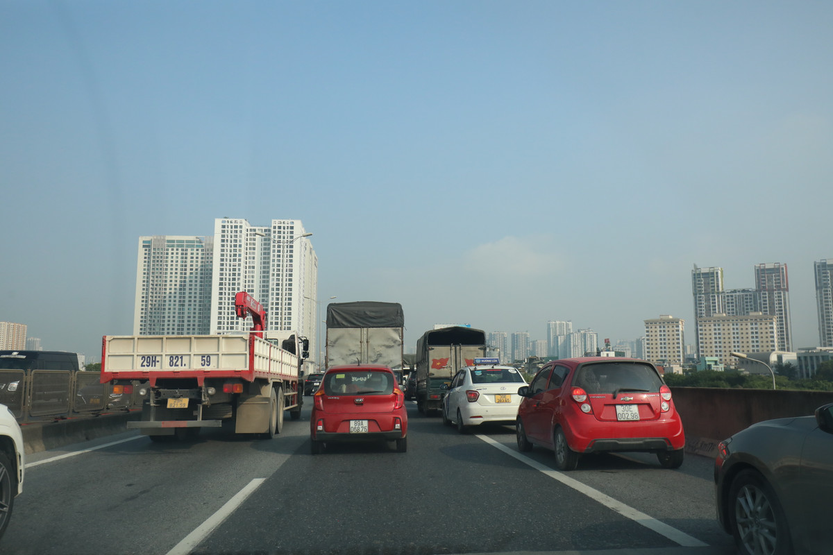 Theo các chuyên gia, thực tế số phương tiện vi phạm lớn hơn rất nhiều, trong đó, đường vành đai 3 là một "điểm nóng" nhưng chưa thấy kể tên.