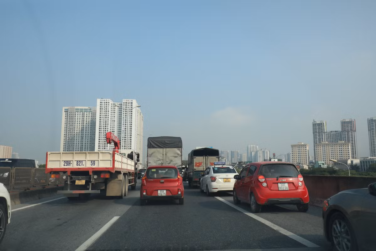 Theo các chuyên gia, thực tế số phương tiện vi phạm lớn hơn rất nhiều, trong đó, đường vành đai 3 là một "điểm nóng" nhưng chưa thấy kể tên.