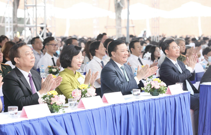 Ha Noi: Nhieu lanh dao cap cao du le khai giang nam hoc moi