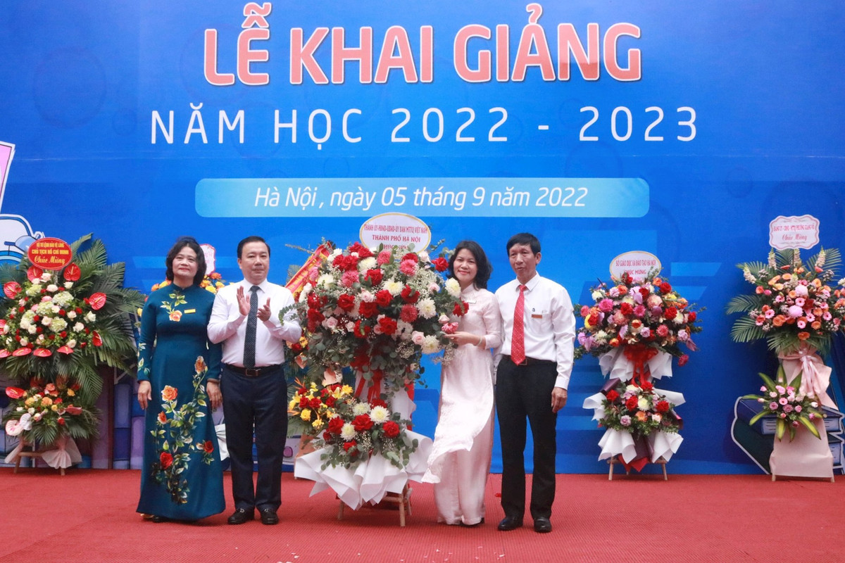 Ha Noi: Nhieu lanh dao cap cao du le khai giang nam hoc moi-Hinh-7