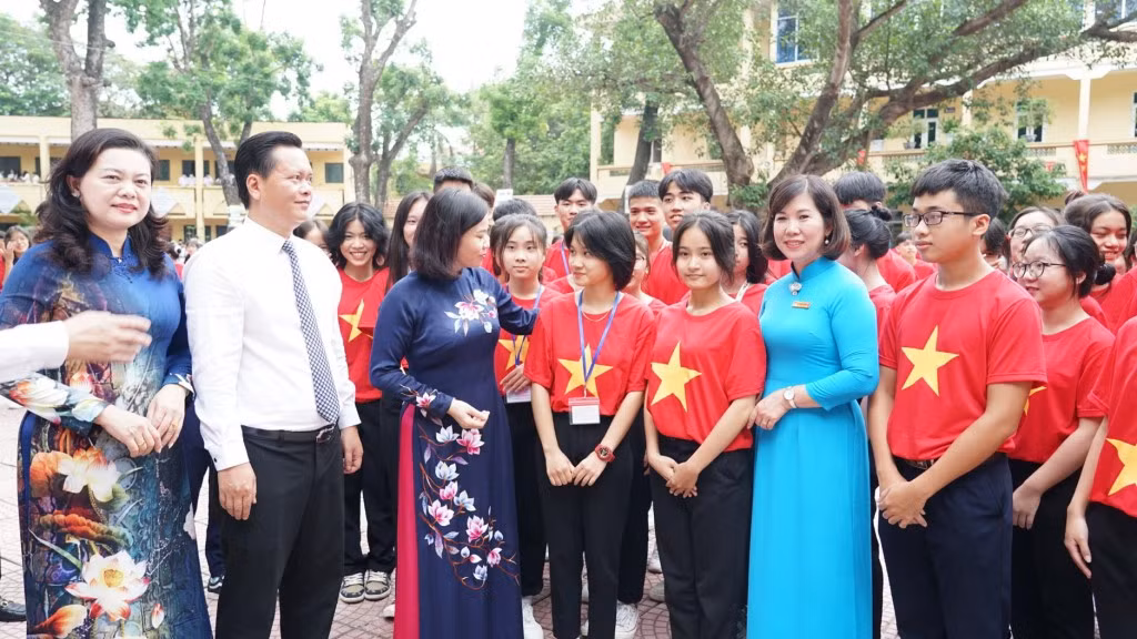 Ha Noi: Nhieu lanh dao cap cao du le khai giang nam hoc moi-Hinh-12