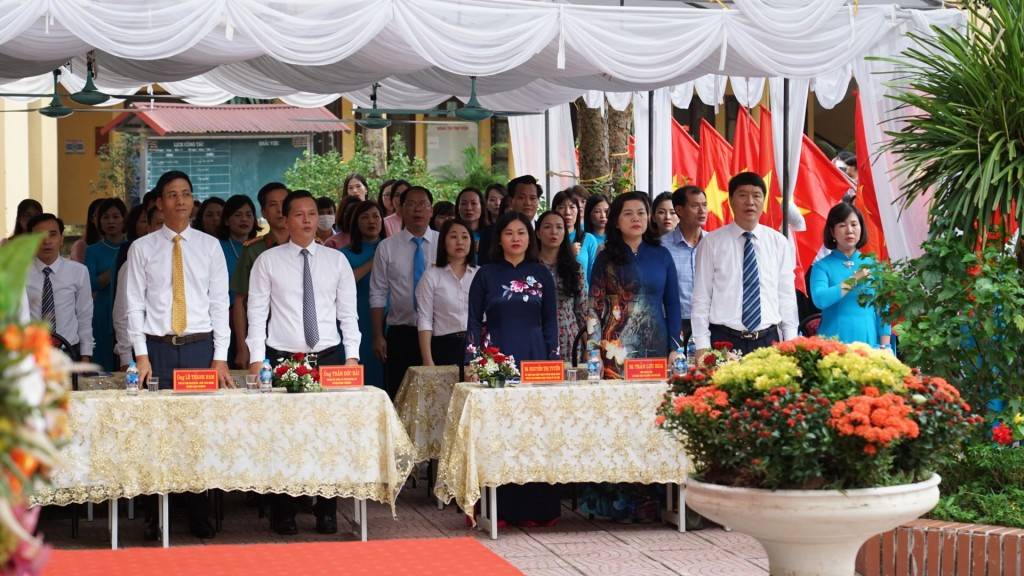 Ha Noi: Nhieu lanh dao cap cao du le khai giang nam hoc moi-Hinh-9