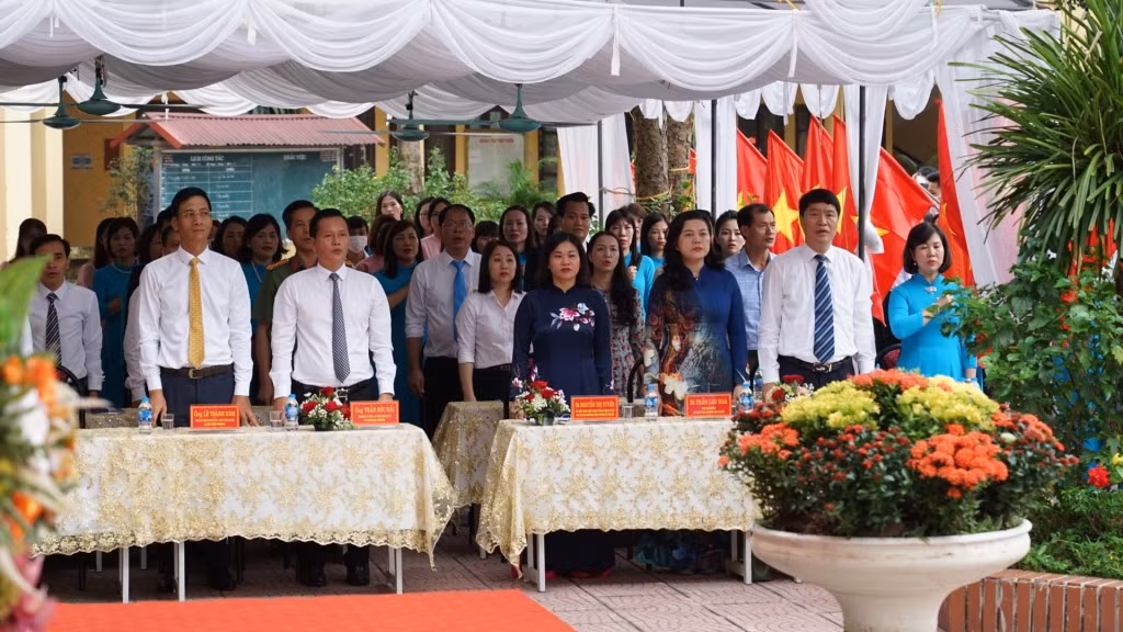 Ha Noi: Nhieu lanh dao cap cao du le khai giang nam hoc moi-Hinh-9