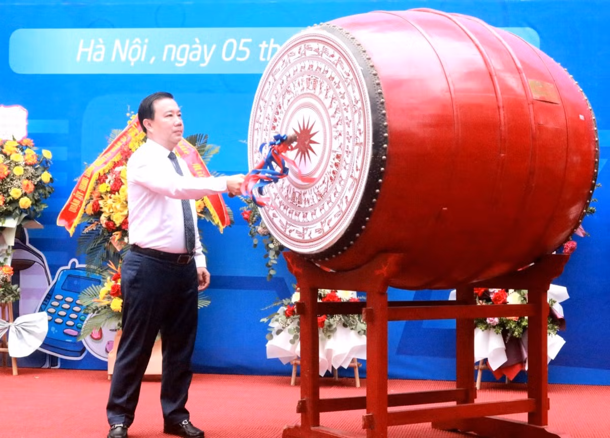 Ha Noi: Nhieu lanh dao cap cao du le khai giang nam hoc moi-Hinh-8