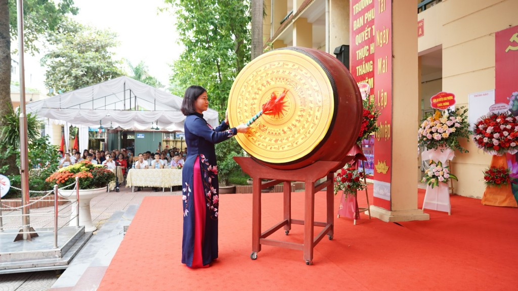 Ha Noi: Nhieu lanh dao cap cao du le khai giang nam hoc moi-Hinh-10