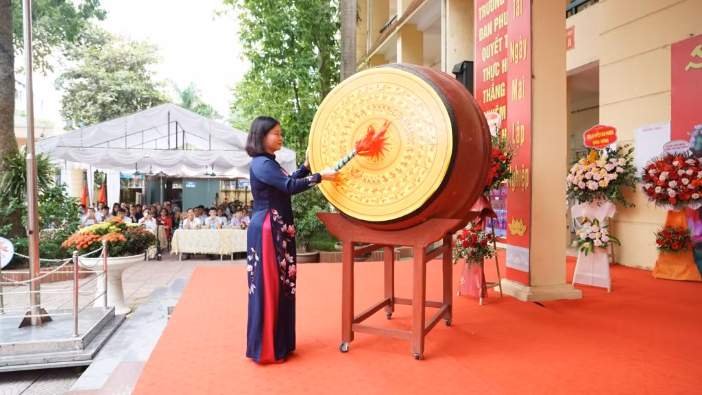 Ha Noi: Nhieu lanh dao cap cao du le khai giang nam hoc moi-Hinh-10