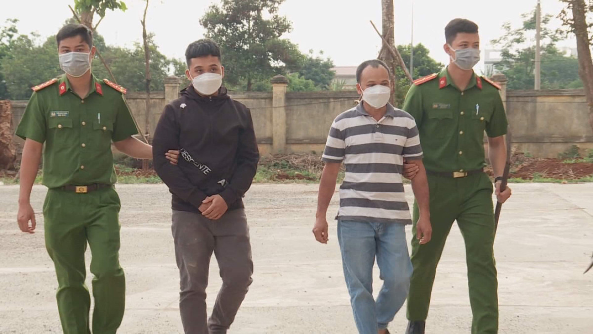 Hanh xu con do sau va cham giao thong va nhung cai ket dau long