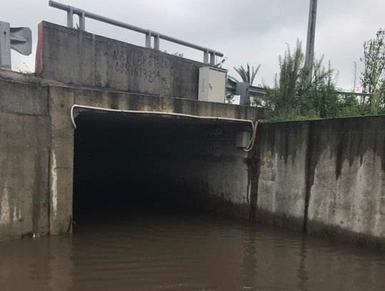 Năm 2017, hầm chui dân sinh tại xã Nguyên Khê (huyện Đông Anh, Hà Nội) trên cao tốc Nhật Tân - Nội Bài thường bị ngập mỗi khi mưa về đã gây khó khăn cho việc đi lại của người dân.