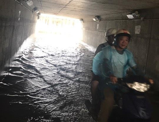 Hiện các hầm chui của tuyến cao tốc này cơ bản đã được khắc phục cống thoát nước nhưng vẫn thi thoảng xuất hiện tình trạng ngập úng, gây khó khăn đi lại cho người dân.