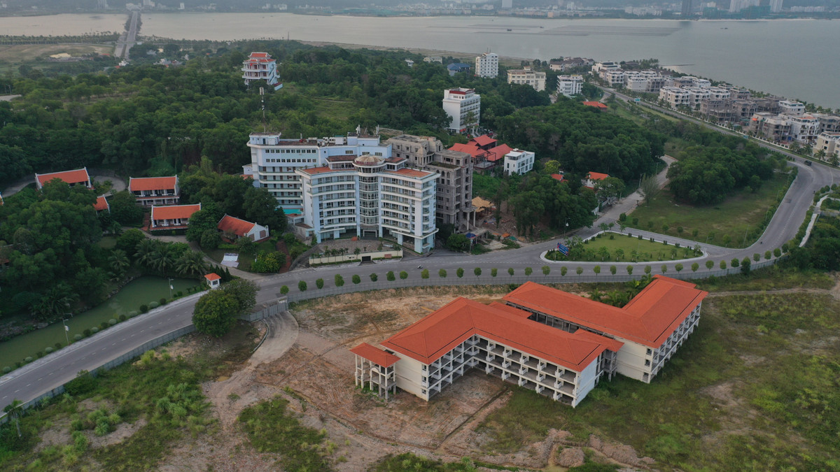 Liên quan đến các chủ đầu tư của 6 dự án sẽ bị thanh tra, theo tìm hiểu của PV Báo Tri thức và Cuộc sống, tập đoàn Tuần Châu đã trở thành tập đoàn tư nhân hàng đầu Việt Nam, phát triển đa ngành trong nhiều lĩnh vực bao gồm: Bất động sản, đầu tư, sản xuất &amp; xuất nhập khẩu, du lịch, khách sạn, vui chơi giải trí, du thuyền, bến cảng, sân golf, hay ít biết hơn là cả đất hiếm. Tuần Châu Group là tập hợp của nhiều pháp nhân, với vai trò "lõi" của Công ty TNHH Âu Lạc Quảng Ninh.