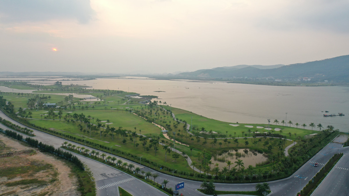 Trên cơ sở vi phạm ở 2 dự án trên của Công ty CP T&amp;H, Sở TN&amp;MT tỉnh Quảng Ninh đã lập biên bản vi phạm hành chính, yêu cầu doanh nghiệp chấm dứt ngay các hành vi vi phạm và đã ban hành quyết định xử phạt hành chính Công ty CP T&amp;H về hành vi lấn 5,82ha đất nông nghiệp không phải là đất lúa để thực hiện Dự án sân golf Tuần Châu và 17,23ha đất mặt nước ven biển để thực hiện dự án điều chỉnh khu bất động sản.