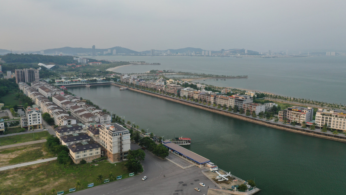 Theo tìm hiểu của PV Báo Tri thức và Cuộc sống, Tuần Châu Group là tập hợp của nhiều pháp nhân, gắn liền với doanh nhân Đào Hồng Tuyển.