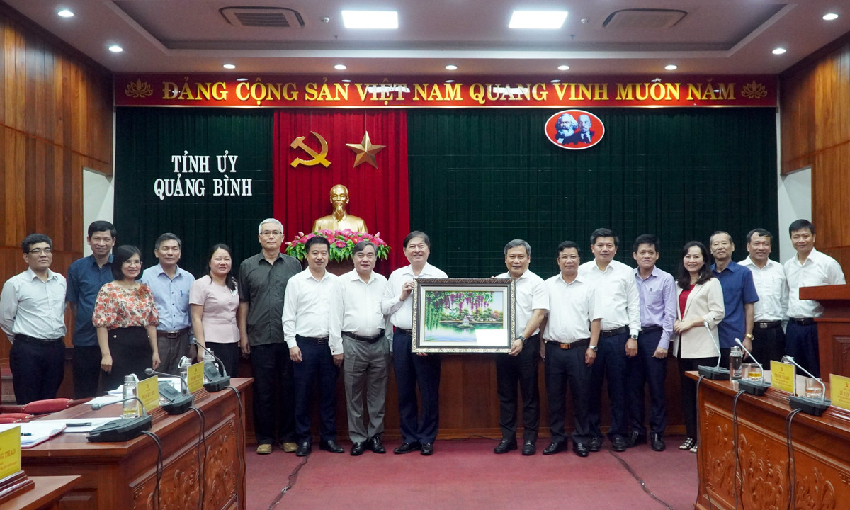 Doi ngu tri thuc dong gop cho su phat trien cua Quang Binh-Hinh-4