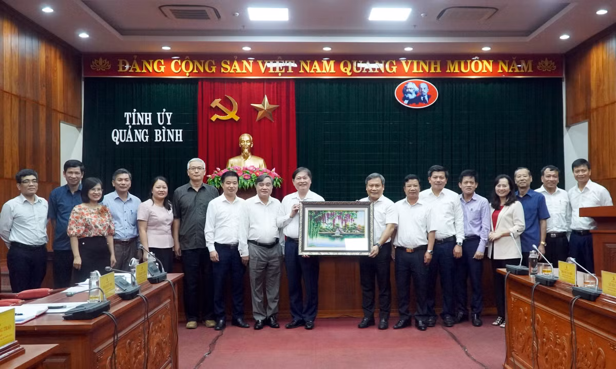 Doi ngu tri thuc dong gop cho su phat trien cua Quang Binh-Hinh-4