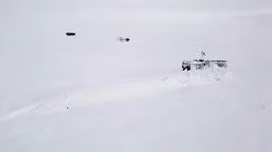 Theo đó, năm ngoái, Hải quân Nga đã gây chấn động thế giới với cuộc tập trận quân sự quy mô lớn ở vùng biển Bắc Cực nhằm kiểm tra năng lực tác chiến của lực lượng hạt nhân chiến lược.