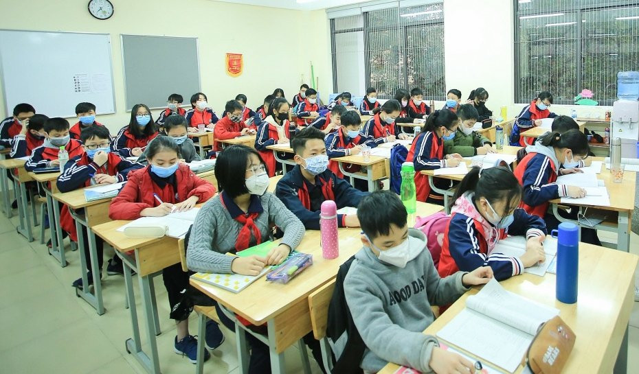 Ở Bà Rịa - Vũng Tàu, HĐND tỉnh cũng ban hành nghị quyết hỗ trợ học phí cho trẻ mầm non 5 tuổi và học sinh THCS trên địa bàn tỉnh giai đoạn 2022-2025. Mức hỗ trợ là 100% mức thu học phí công lập theo quy định của HĐND tỉnh Bà Rịa - Vũng Tàu cho từng cấp học theo từng năm học. Dự kiến hỗ trợ học phí theo nghị quyết này, ngân sách tỉnh sẽ chi hơn 568 tỉ đồng để thực hiện cả giai đoạn 2022-2025. Trong đó riêng năm học 2022-2023 là hơn 140 tỉ đồng.