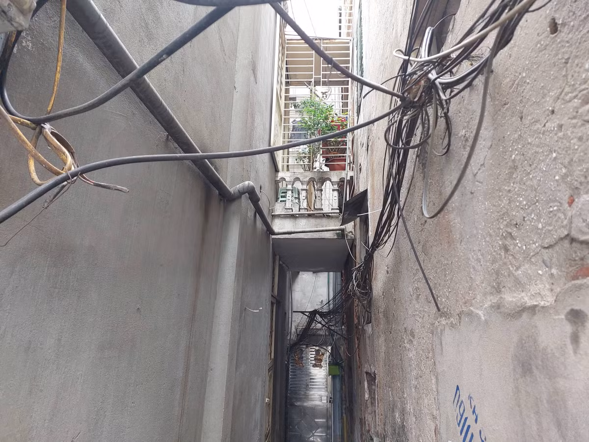 Bộ Xây dựng cũng đề xuất Chính phủ sửa đổi Nghị định 101 năm 2015 về cải tạo, xây dựng lại chung cư cũ theo hướng thông thoáng hơn, giúp doanh nghiệp có thể tham gia vào quá trình xã hội hóa xây dựng lại các khu chung cư cũ xuống cấp tại nhiều đô thị hiện nay.