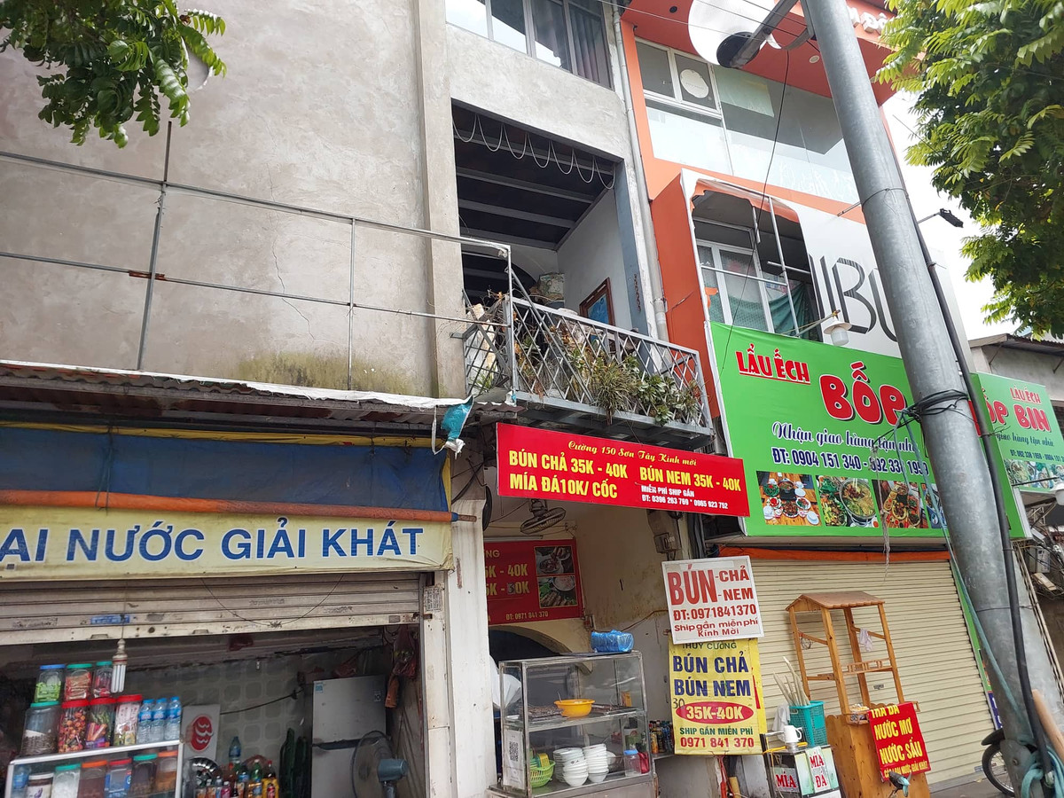 Được biết, dự án cải tạo xây dựng lại chung cư cũ nguy hiểm tại số nhà 148-150 phố Sơn Tây trùng với Dự án mở rộng tuyến đường Trần Phú-Kim Mã nên việc giải phóng mặt bằng, tái định cư có sự trùng lắp chỉ giới dẫn đến thời gian kéo dài để các cơ quan và hộ dân thoả thuận, thống nhất.