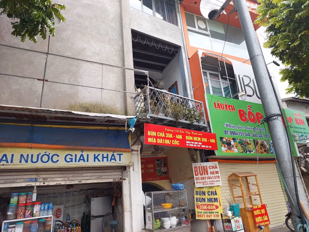 Được biết, dự án cải tạo xây dựng lại chung cư cũ nguy hiểm tại số nhà 148-150 phố Sơn Tây trùng với Dự án mở rộng tuyến đường Trần Phú-Kim Mã nên việc giải phóng mặt bằng, tái định cư có sự trùng lắp chỉ giới dẫn đến thời gian kéo dài để các cơ quan và hộ dân thoả thuận, thống nhất.