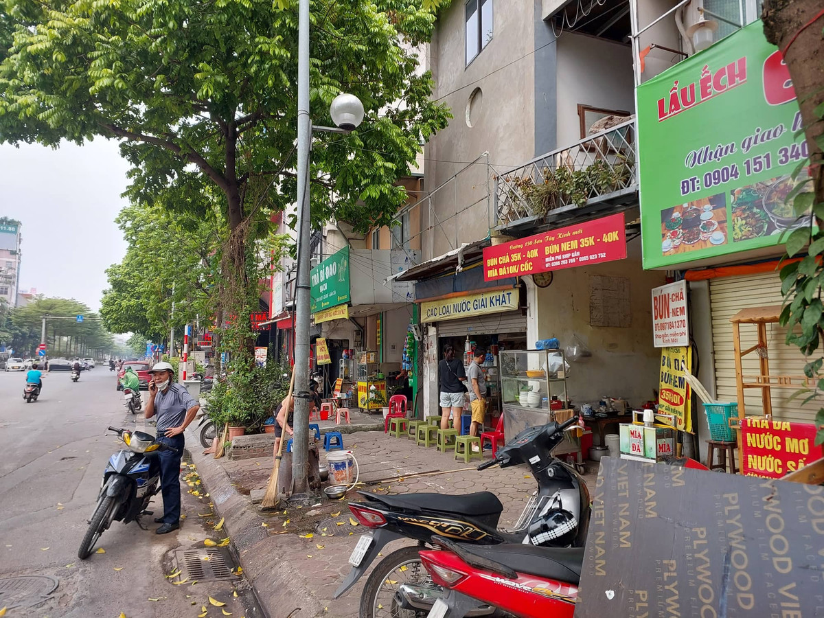 Ngày 19/5/2009, chung cư cũ 148 - 150 phố Sơn Tây, phường Kim Mã, quận Ba Đình bất ngờ bị sập mái đe dọa tính mạng của hơn 20 hộ dân. Sau vụ việc, UBND TP Hà Nội đã ra quyết định di dời các hộ dân và lên phương án bồi thường, hỗ trợ, tạm cư, tái định cư cho các hộ theo Quy chế cải tạo, xây dựng lại các chung cư cũ hư hỏng, xuống cấp.