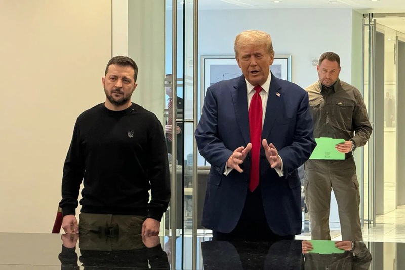 “Về những điều đã nói liên quan đến mong muốn khôi phục quan hệ với Nga và giúp chấm dứt cuộc khủng hoảng Ukraine - theo tôi, ít nhất thì điều này cũng đáng chú ý,” ông Putin nói, nhắc đến những bình luận trước đây của ông Trump. “Và tôi muốn nhân cơ hội này để chúc mừng ông ấy đã được bầu làm Tổng thống Hoa Kỳ". Ảnh: Getty Images