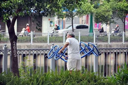 Nhiều mảng xanh bờ bên kênh.