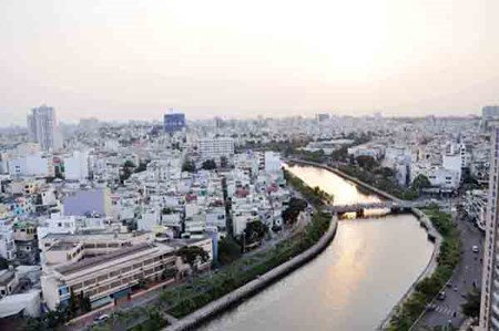 Sau năm 1975, TP.HCM xác định cải tạo kênh Nhiêu Lộc - Thị Nghè là công trình trọng điểm, phải bắt tay vào nghiên cứu và thực hiện ngay, quyết tâm xóa sổ dòng kênh đen, thối và nhếch nhác này để thay đổi cuộc sống của người dân cũng như tạo dựng bộ mặt mới cho cảnh quan đô thị.