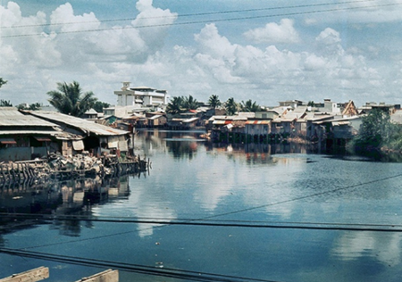 Một đoạn dòng sông thời chưa cải tạo lại.