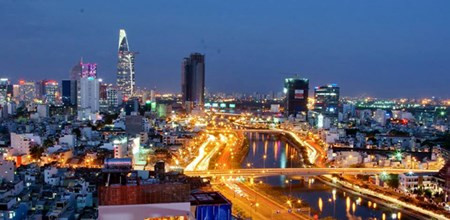 Dòng kênh đẹp rực rỡ lúc lên đèn.