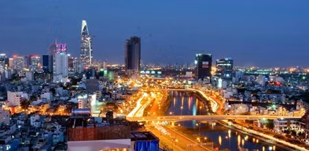 Dòng kênh đẹp rực rỡ lúc lên đèn.