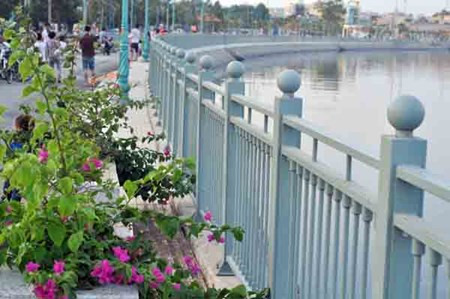 Nhờ đó, hơn 1,2 triệu người dân sống trong lưu vực 19km2 ở các quận 6, 11, Tân Bình, Tân Phú được hưởng lợi trực tiếp thông qua việc nâng cấp, sửa chữa 19 công trình y tế, xây mới 4 trường học, cải tạo 47 công trình giáo dục, nhà trẻ…