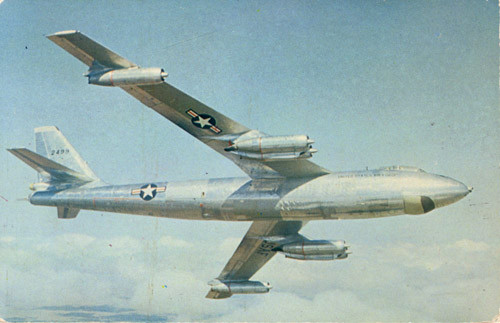 Tháng 10/1956, một chiếc B-47 mang hai lõi vũ khí hạt nhân từ căn cứ không quân MacDill ở Florida vào một căn cứ không quân ở Ma rốc. Nhưng nó đã mất tích trong một đám mây dày ở độ cao 14.500 feet trên biển Địa Trung Hải. Một phái đoàn tìm kiếm đã mất nhiều công sức nhưng không thấy gì dù là đống đổ nát. Hai lõi hạt nhân cũng bặt vô âm tín.