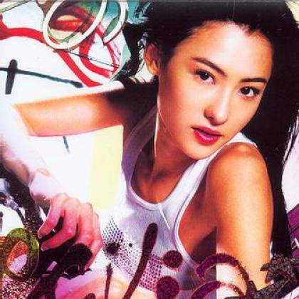 Đặc biệt trong suốt 5 năm quan hệ vợ chồng với Đình Phong gần như cuốn Trương Bá Chi lui vào phía sau và không có bất kỳ sản phẩm phim ảnh nào. Ngay cả sau khi ly hôn, nữ diễn viên vẫn bàng quan với làng giải trí. Chính vì vậy loạt hình ảnh cũ của cô khiến người hâm mộ thêm trân quý.