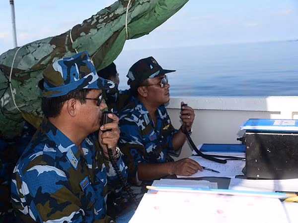 Trạm chỉ huy bắn, ném trên tàu Hải quân.