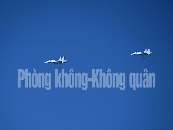 Máy bay Su-30MK2 thực hành ném bom.