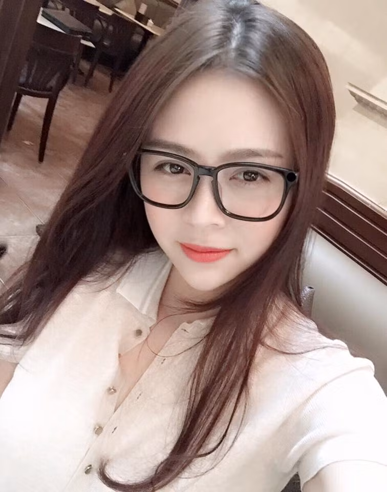 Thường ngày, cặp mẹ con hot girl không những hợp nhau về tính cách mà còn hợp nhau cả về phong cách ăn mặc. Sự xuất hiện của cặp mẹ con xinh đẹp, mặc trang phục tone sur tone với nhau luôn khiến những người đối diện thích thú.