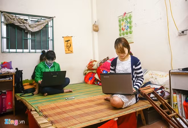 Bước sang năm thứ hai đại học, Thu tranh thủ đi làm thêm, tự trang trải chi phí sinh hoạt và sắm thêm thiết bị học tập.