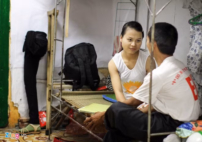 Lệ Thu có cố gắng trong học tập mặc cho những ngày đầu mang chân giả bị bạn bè trêu chọc. Em quyết tâm hàng ngày đi bộ và tự tập cách đi xe đạp một chân để bố mẹ bớt lo lắng. Hiểu được khó khăn về kinh tế của gia đình, nữ sinh tự ôn bài, luyện thi đại học, giảm chi phí cho bố mẹ.