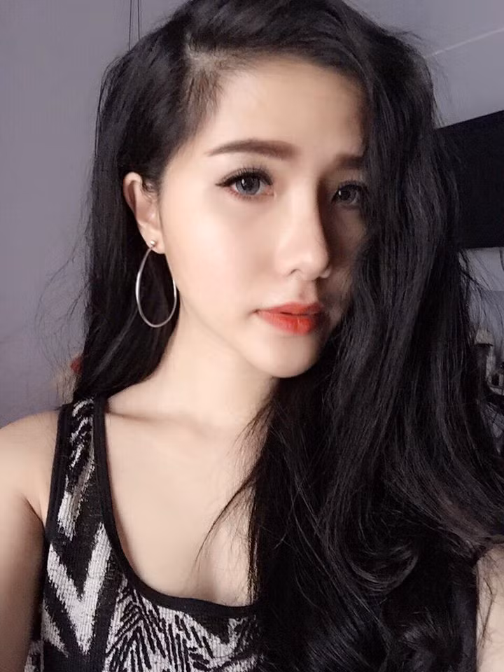 Hot girl Sài Gòn sinh năm 1990, khuôn mặt xinh đẹp, thân hình nóng bỏng cùng số đo 3 vòng 86 – 60 – 90. Trong tương lai, tên tuổi của Quỳnh Ruby sẽ còn được nhiều người biết đến hơn nữa qua các bộ ảnh cực kỳ gợi cảm và ấn tượng mà cô đã thực hiện. Ảnh: FBNV.
