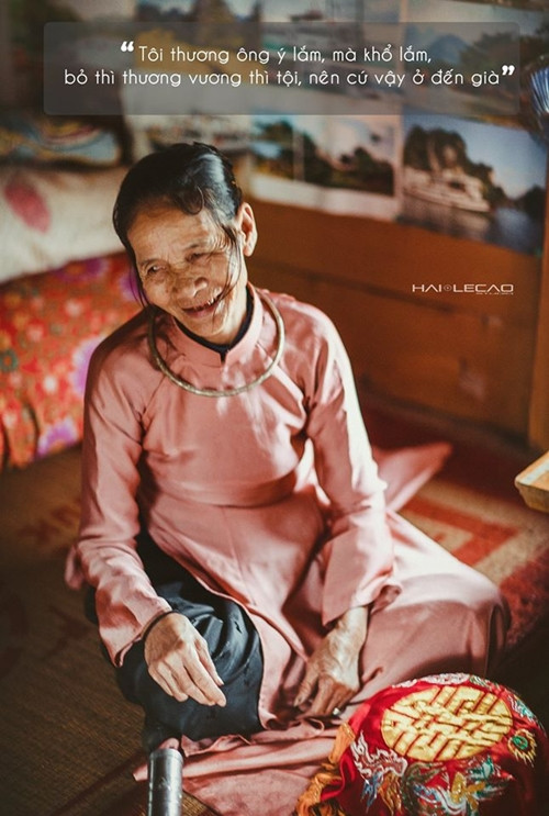 Chung sống với nhau 47 năm mà không cần cưới hỏi, cuộc sống của cặp đôi U80 làm người nhặt rác, mưu sinh ở bãi giữa vẫn tràn ngập niềm vui, tiếng cười.