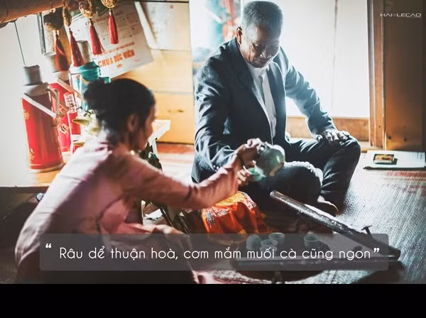 Dù không có con cái nhưng ông Thành vẫn yêu bà Thủy, vẫn thích được "sợ vợ", chăm lo cho vợ, nhường nhịn vợ như bao người chồng khác.