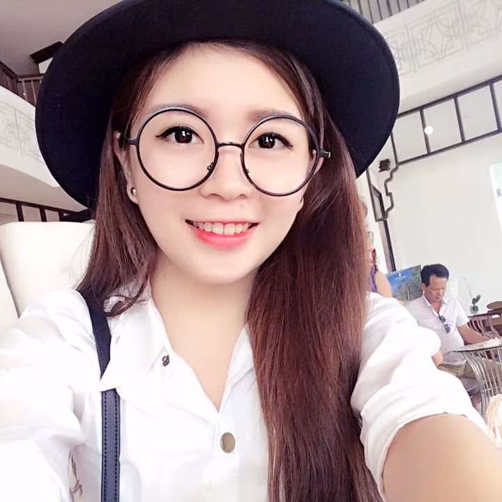 Cùng ngắm nhìn những bức ảnh xinh xắn của Sunny Linh được cô chia sẻ trên trang cá nhân, các bức ảnh của cô được dân mạng dành tặng cho những cơn mưa like và comment khen ngợi.