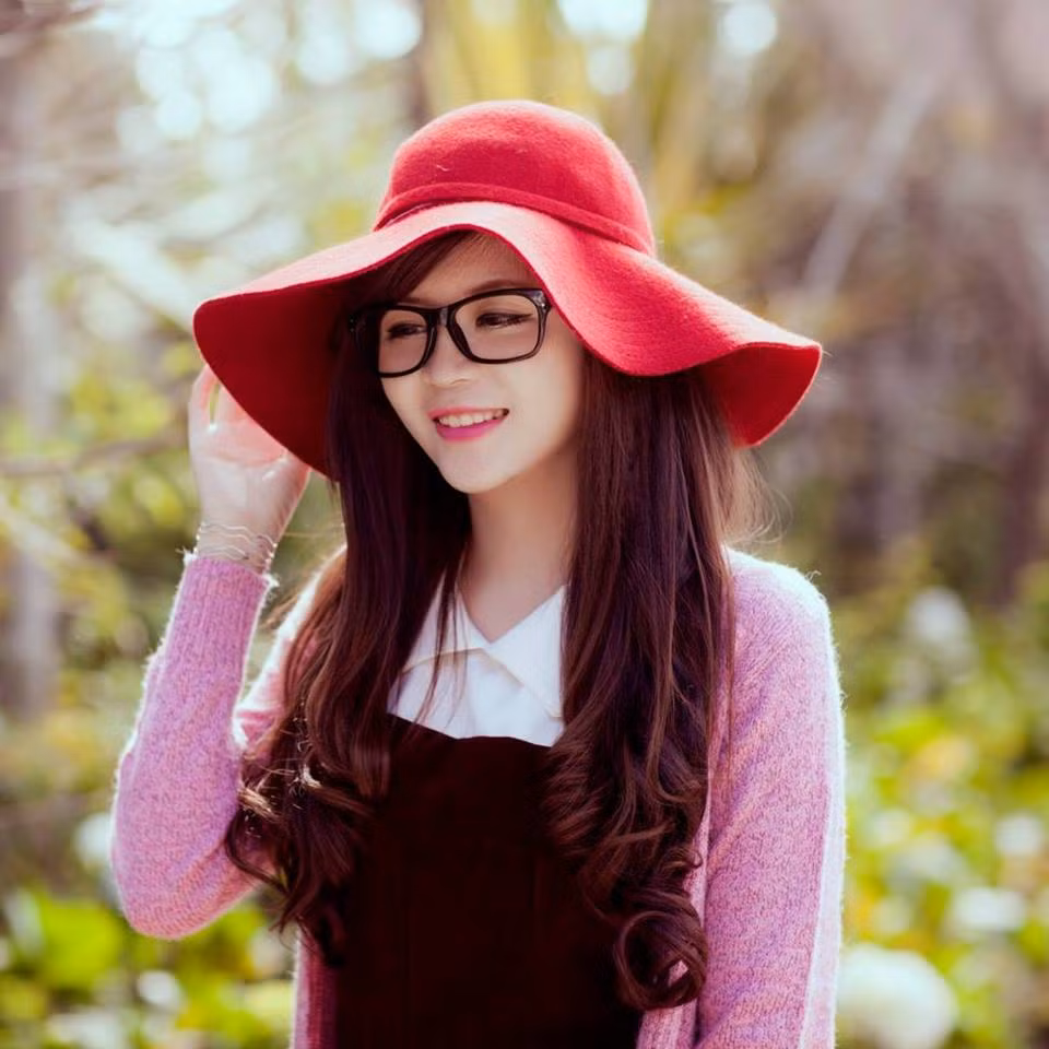 Nhiều người hâm mộ hi vọng, trong tương lai cô bạn sẽ có thể lấn sân sang điện ảnh, vì với lợi thế về ngoại hình xinh đẹp, rất có thể Sunny Linh sẽ sớm thành công khi gắn bó với nghiệp diễn viên.