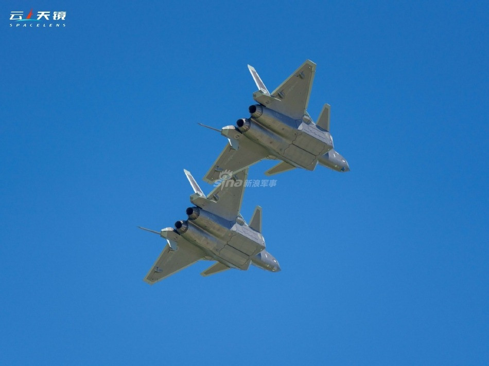 Hai con quái vật xuất hiện tại triển lãm hàng không Trường Xuân - Hình 7 Hai con quai vat xuat hien tai trien lam hang khong Truong Xuan-Hinh-7