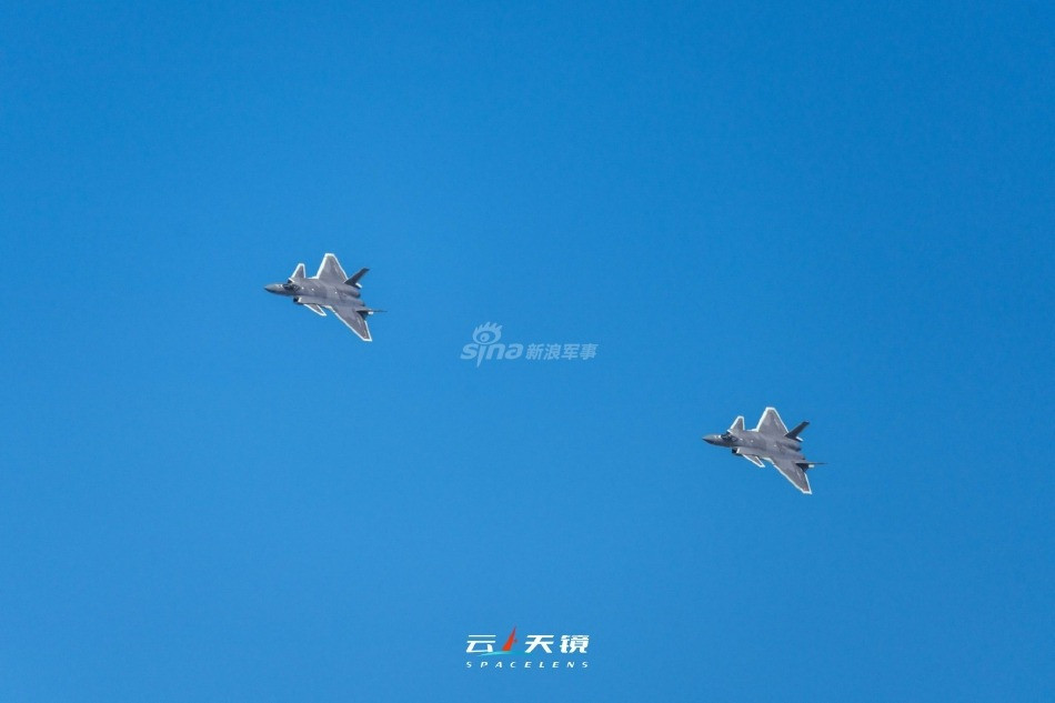 Hai con quái vật xuất hiện tại triển lãm hàng không Trường Xuân - Hình 9 Hai con quai vat xuat hien tai trien lam hang khong Truong Xuan-Hinh-9