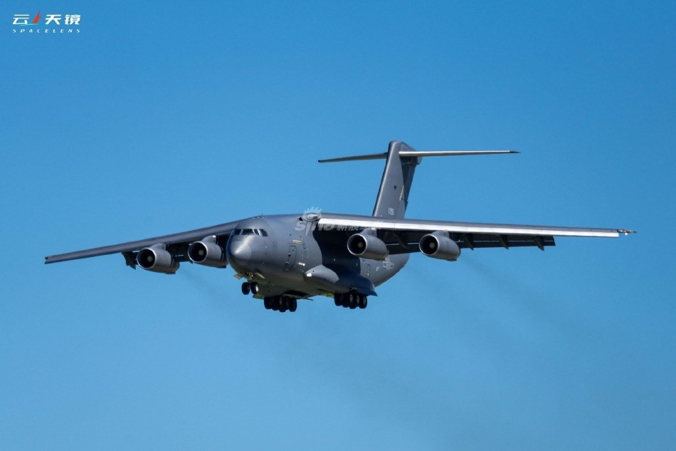 Hai con quái vật xuất hiện tại triển lãm hàng không Trường Xuân - Hình 4 Hai con quai vat xuat hien tai trien lam hang khong Truong Xuan-Hinh-4