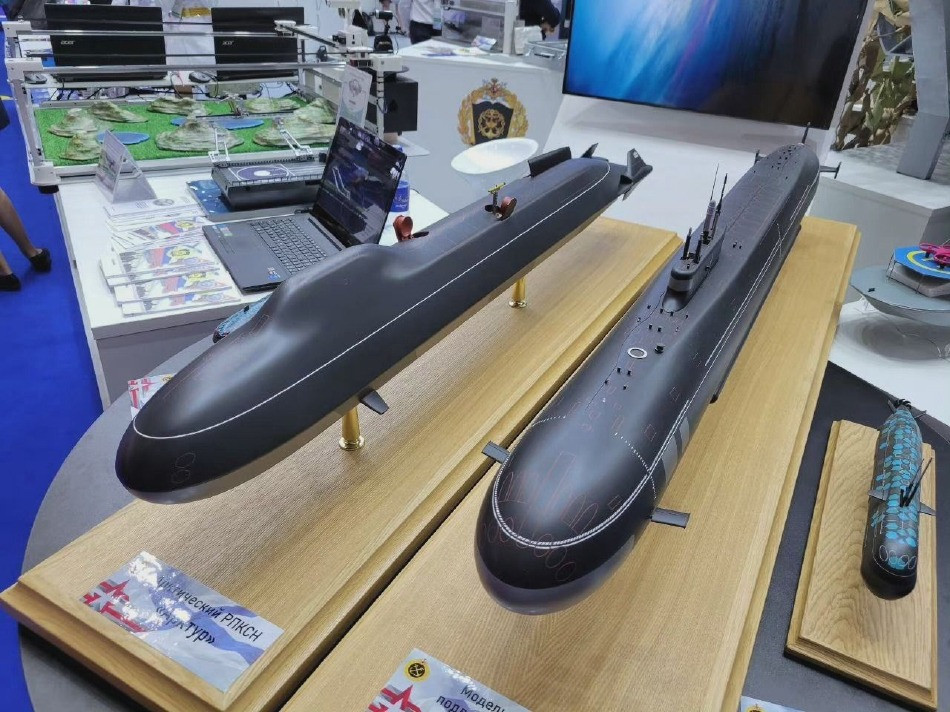 Theo AsiaTimes, tàu Arcturus sẽ được trang bị tên lửa RSM-56 Bulava tương tự như tàu Borei, hoặc tên lửa siêu thanh Zirkon vừa ra mắt hồi tháng 10 năm 2021.