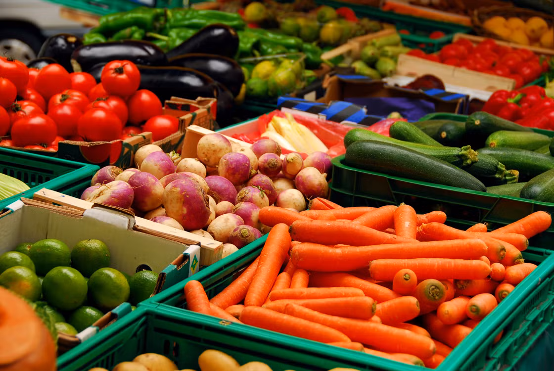 Các chuyên gia y tế khuyến cáo, bạn nên bổ sung beta-carotene bằng cách thêm các loại rau củ quả như cà rốt, cà chua, ớt chuông... vào chế độ ăn uống hàng ngày để hạn chế nguy cơ mắc bệnh ung thư.