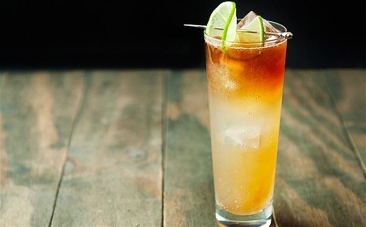 Soda gừng: Bạn có thể tự pha một ly soda gừng không đường với hương vị riêng của mình. Đơn giản chỉ cần thêm một vài lát gừng vào ly nước có ga hoặc nước soda, thêm chút chất làm ngọt nhân tạo là bạn có thể nhâm nhi thưởng thức ngay./.